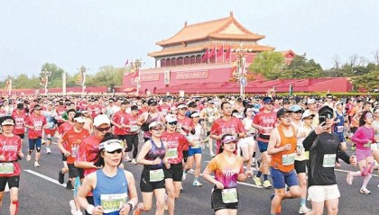 2.2万名跑者共赴春日之约 王文杰许双双分夺男女冠军 北京半马刷新男子成绩全国纪录|马拉松|北京国际长跑节|北京半程马拉松|半程|赛道_新浪体育_新浪新闻