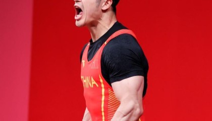 石智勇破世界纪录夺冠：无论哪个级别我都是王者！