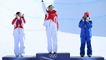 开云官方平台-中国队包揽冬奥会女子U池冠亚军