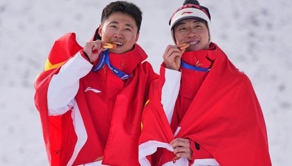 体坛联播｜中国队今日再冲两金，短道速滑追平历届最差成绩