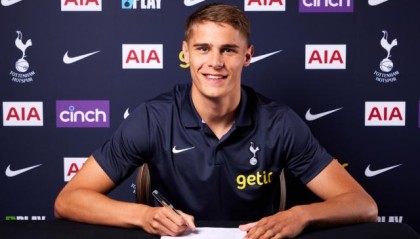 开云体育移动端-热刺官方：荷兰后卫范德芬加盟，签约至2029年